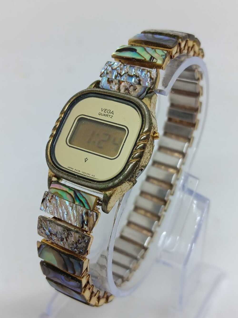VINTAGE 1982 VEGA 9458-392981 Women's 23mm Gold Tone Digital Watch NEW BATTERY